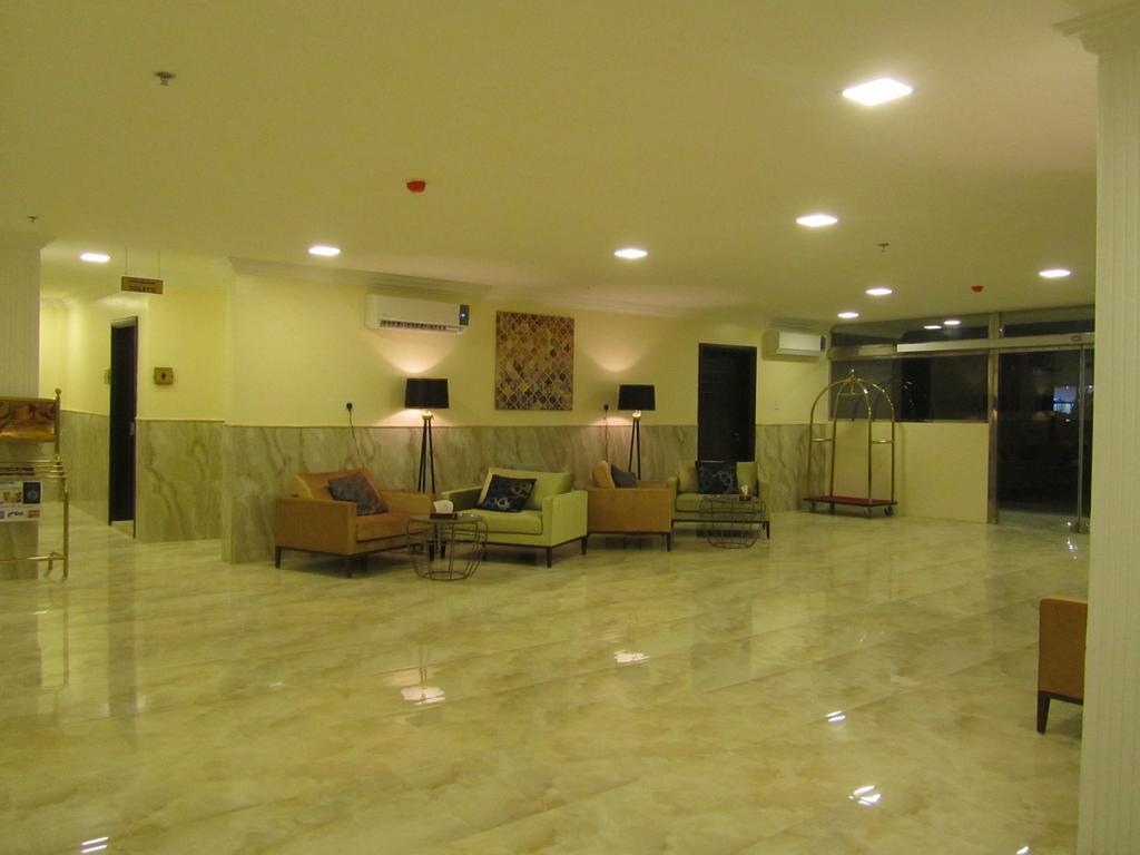 Jw Inn Hotel Nadinah Ngoại thất bức ảnh
