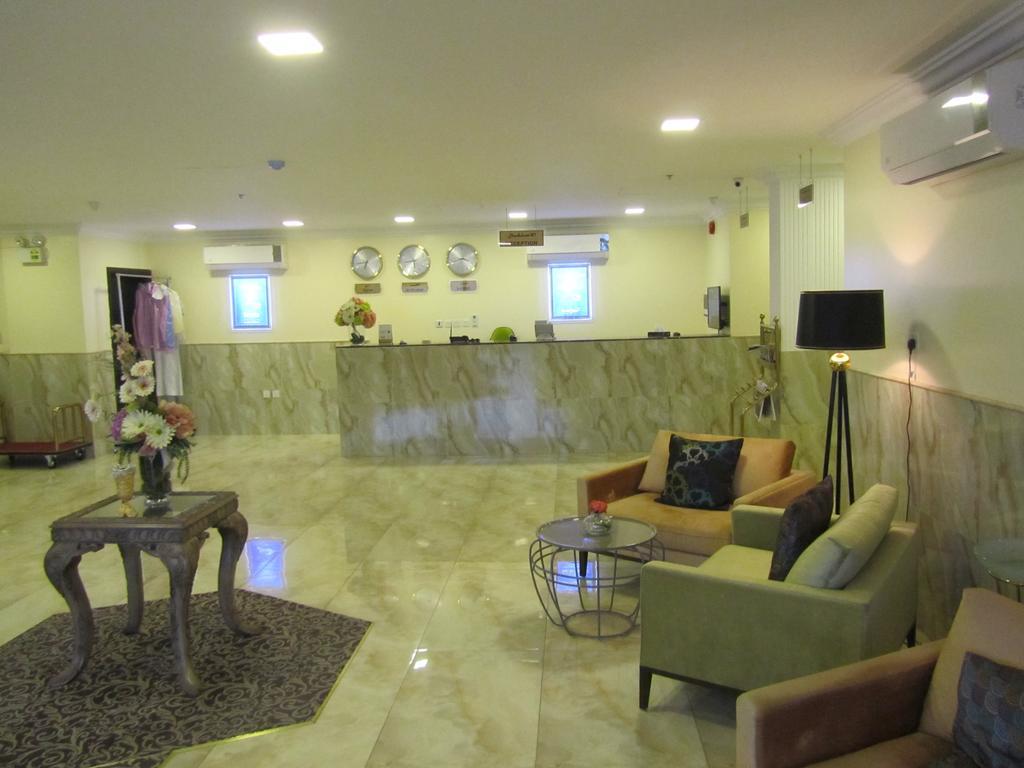 Jw Inn Hotel Nadinah Ngoại thất bức ảnh