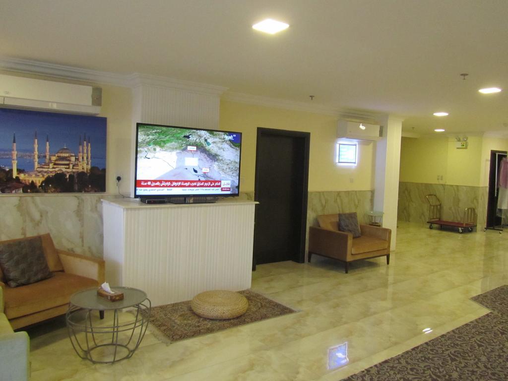 Jw Inn Hotel Nadinah Ngoại thất bức ảnh