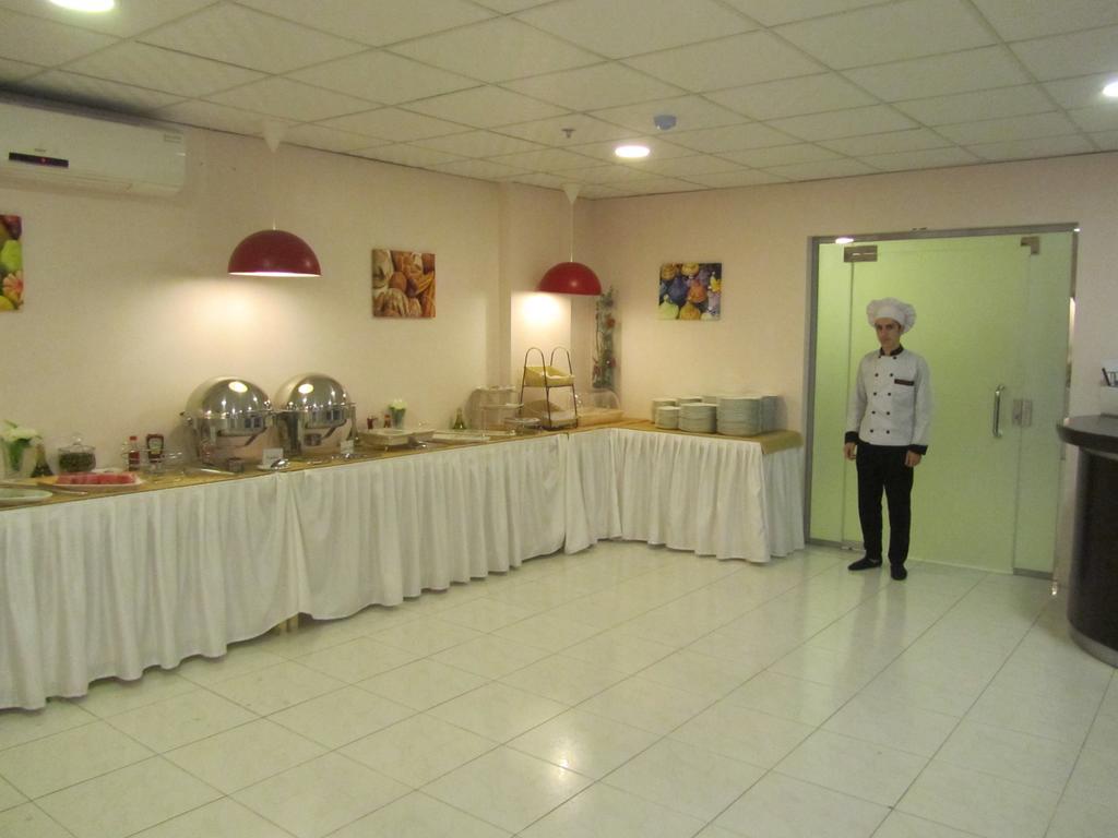 Jw Inn Hotel Nadinah Ngoại thất bức ảnh