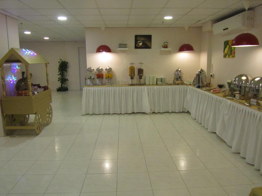 Jw Inn Hotel Nadinah Ngoại thất bức ảnh